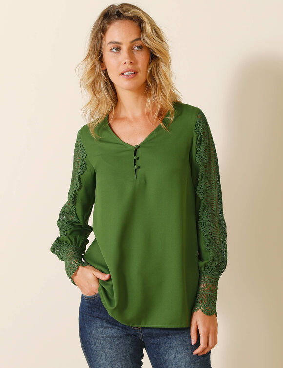 Blouse macramé col V manches longues, crêpe fluide (vert olive) Blouse macramé col V manches longues, crêpe fluide (vert olive)